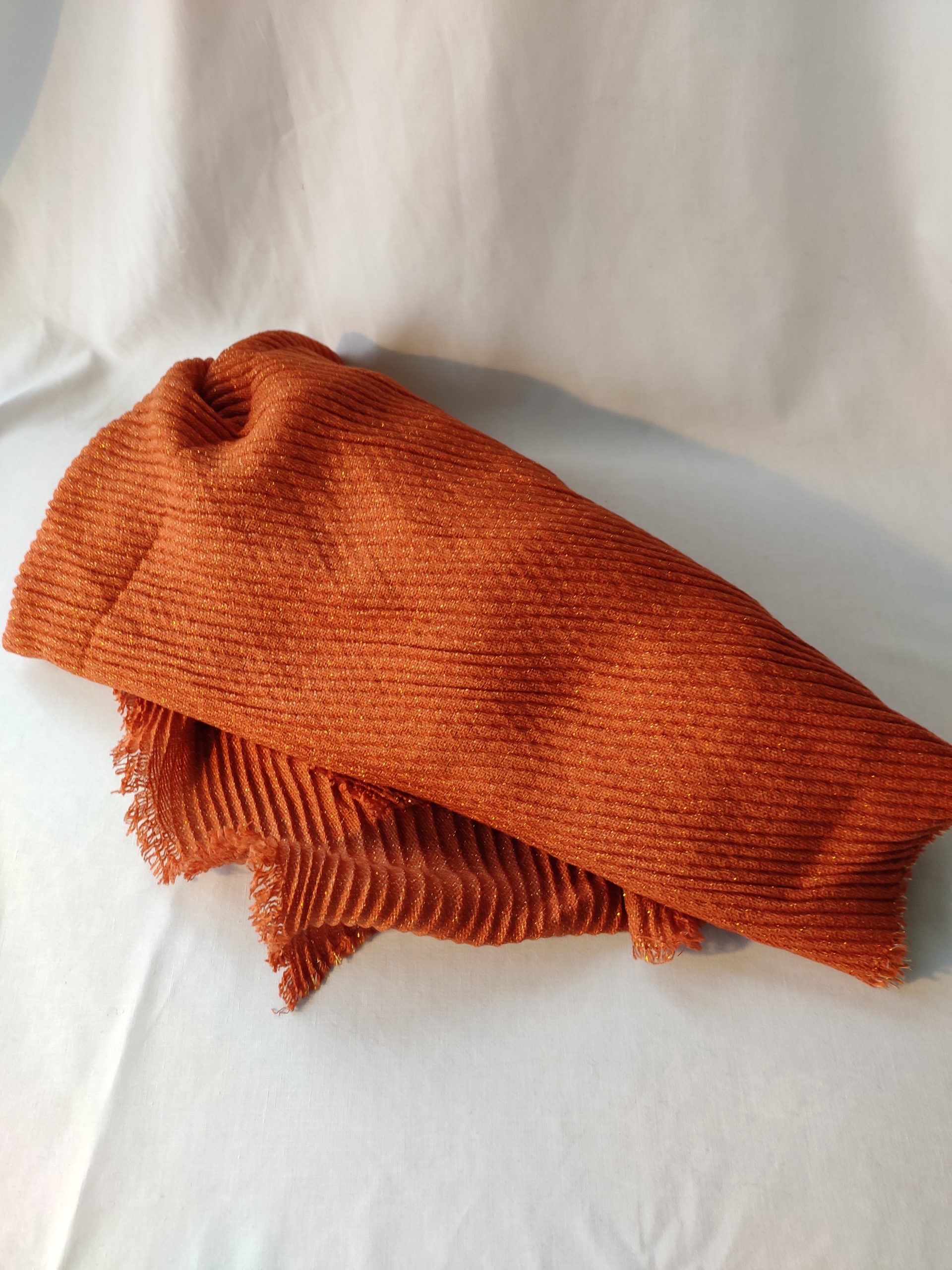 Écharpe Plissée HERMÈS - Modèle Sourires Plissés En Orange Troisième Millénaire - Soie - 90 Cm - Occasion